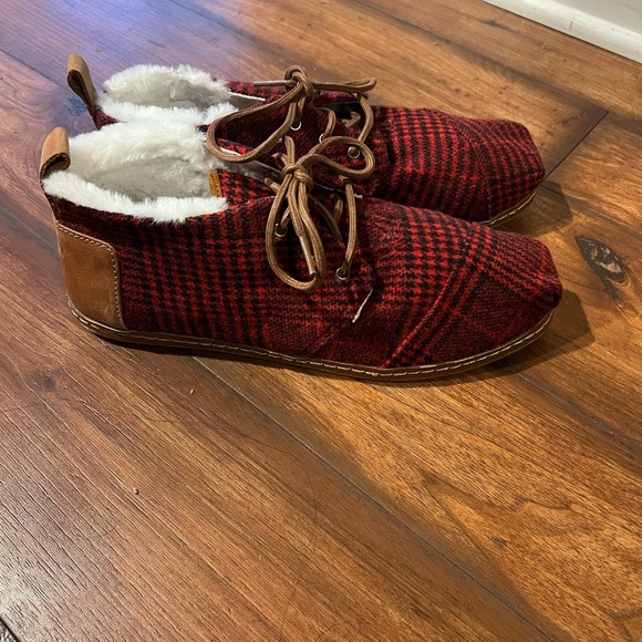 Toms Womens Size 11 Red Plaid Venice Collection Faux Fur Lined Booties Winter - Picture 2 of 6